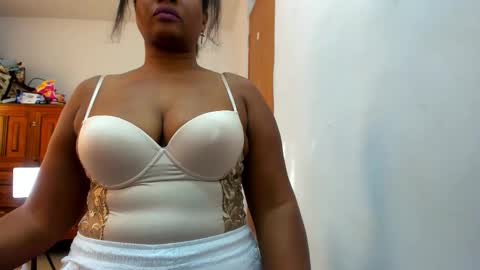 Camila online show from 10-10-25, 09:25