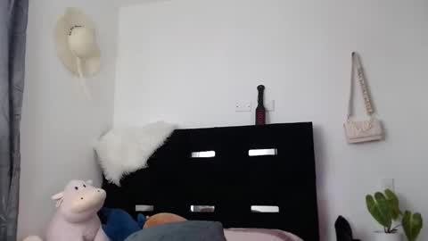 camila_torresss online show from 10-07-25, 09:01