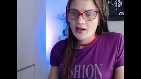 Snapshot of camila_ventura chatting on 10-26-25, 08:15 Camila ventura online show from 10-26-25, 08:15