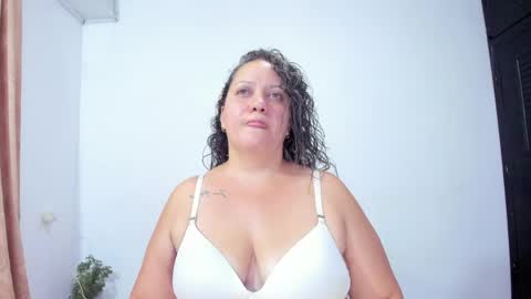 Snapshot of camilaa_foxxx chatting on 05-31-26, 11:39 camilaa foxxx online show from 05-31-26, 11:39