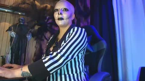    online show from 10-31-25, 06:47