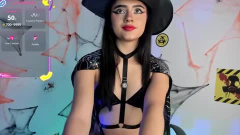 Snapshot of camilaandrade_ chatting on 10-17-25, 12:30 Cami online show from 10-17-25, 12:30