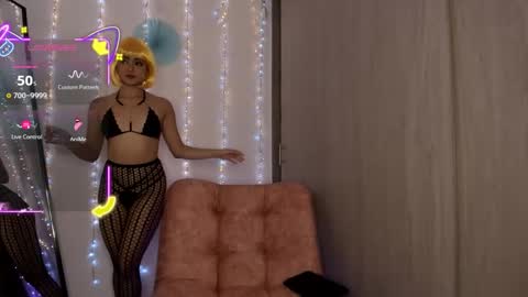 Snapshot of camilaandrade_ chatting on 10-25-25, 02:35 Cami online show from 10-25-25, 02:35