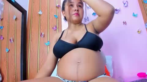 Snapshot of camilagreco_04 chatting on 11-24-25, 01:00 camila online show from 11-24-25, 01:00