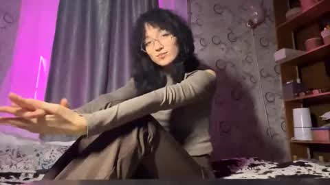 Snapshot of camilaligons chatting on 11-28-25, 03:47 Reily online show from 11-28-25, 03:47