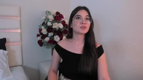 Snapshot of camilasofiia chatting on 01-23-25, 12:04 Camila online show from 01-23-25, 12:04