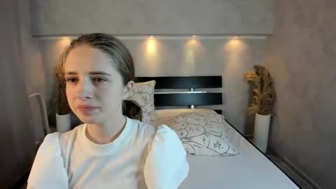 Snapshot of camilla_kelly chatting on 10-27-25, 01:20 Camilla online show from 10-27-25, 01:20