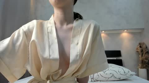 Snapshot of camilla_kelly chatting on 11-06-25, 01:17 Camilla online show from 11-06-25, 01:17