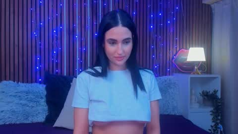 Snapshot of camillaparis chatting on 12-15-25, 04:33 Camilla online show from 12-15-25, 04:33