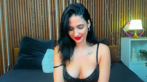 Snapshot of camillaparis chatting on 03-01-26, 02:19 Camilla online show from 03-01-26, 02:19