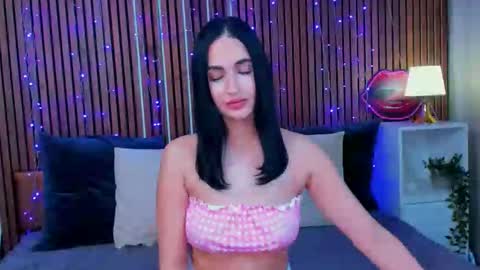 Snapshot of camillaparis chatting on 03-08-26, 07:06 Camilla online show from 03-08-26, 07:06