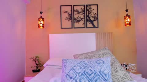 Snapshot of camille_lynn chatting on 12-13-24, 07:25 Camille Lynn online show from 12-13-24, 07:25