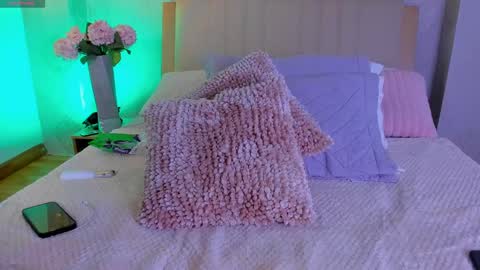 Snapshot of camille_lynn chatting on 10-02-25, 12:39 Camille Lynn online show from 10-02-25, 12:39