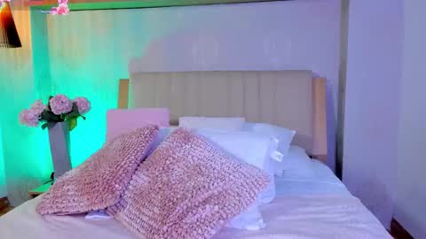 Snapshot of camille_lynn chatting on 10-11-25, 01:16 Camille Lynn online show from 10-11-25, 01:16