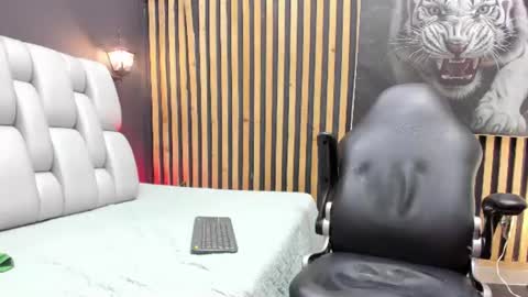 Snapshot of camilo_contrerass chatting on 07-14-26, 02:05 Camilo online show from 07-14-26, 02:05