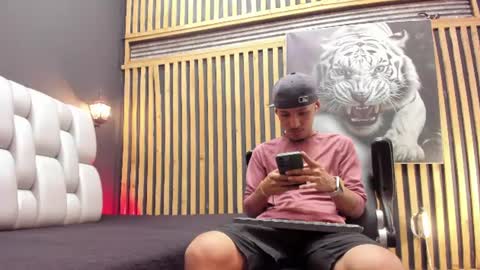 Snapshot of camilo_contrerass chatting on 07-15-26, 08:03 Camilo online show from 07-15-26, 08:03