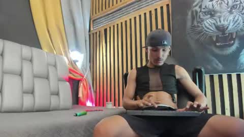 Snapshot of camilo_contrerass chatting on 07-17-26, 08:35 Camilo online show from 07-17-26, 08:35