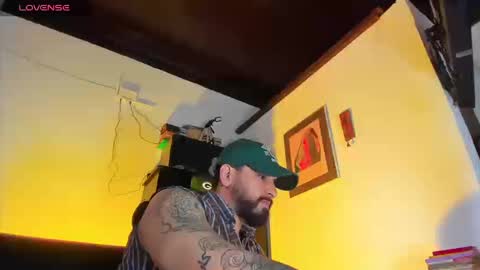 Snapshot of camilomayer chatting on 09-10-25, 03:56 Camilo online show from 09-10-25, 03:56