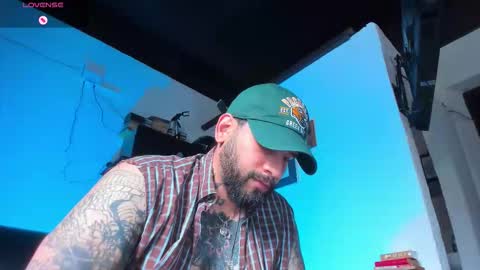 Snapshot of camilomayer chatting on 09-18-25, 04:53 Camilo online show from 09-18-25, 04:53