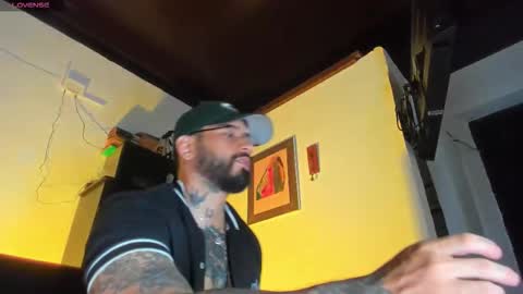 Snapshot of camilomayer chatting on 09-21-25, 11:12 Camilo online show from 09-21-25, 11:12