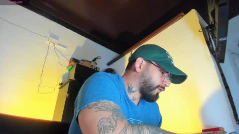Snapshot of camilomayer chatting on 10-04-25, 01:20 Camilo online show from 10-04-25, 01:20
