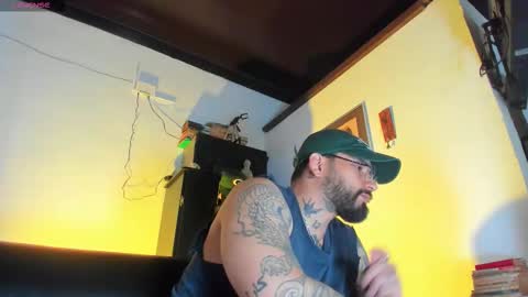 Snapshot of camilomayer chatting on 10-06-25, 03:09 Camilo online show from 10-06-25, 03:09