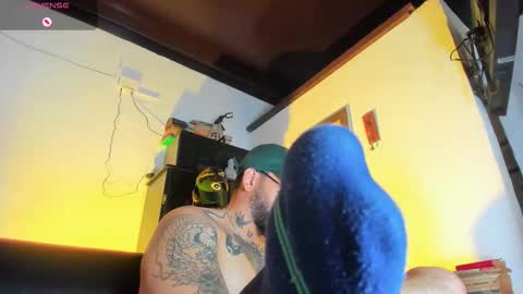 Snapshot of camilomayer chatting on 10-11-25, 02:59 Camilo online show from 10-11-25, 02:59