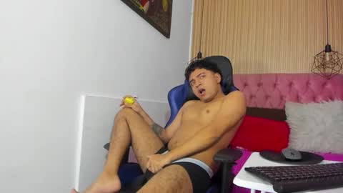 Snapshot of camilowhites chatting on 03-14-26, 08:14 CamilowhiteS online show from 03-14-26, 08:14