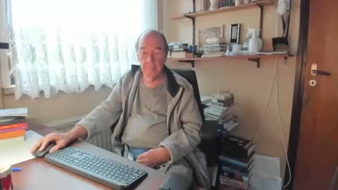 Snapshot of cammee chatting on 01-05-25, 11:26 Cammee online show from 01-05-25, 11:26