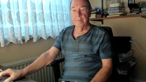 Snapshot of cammee chatting on 12-19-25, 07:59 Cammee online show from 12-19-25, 07:59