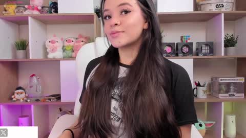 Snapshot of cammiefoalss chatting on 12-12-24, 12:33 Lets reach 200 thumbs up online show from 12-12-24, 12:33