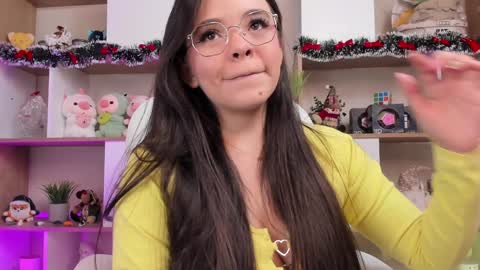 Snapshot of cammiefoalss chatting on 12-16-24, 01:32 Lets reach 200 thumbs up online show from 12-16-24, 01:32