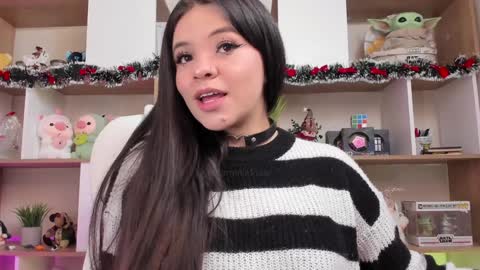 Snapshot of cammiefoalss chatting on 12-17-24, 12:43 Lets reach 200 thumbs up online show from 12-17-24, 12:43