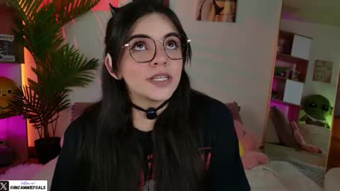 Snapshot of cammiefoalss chatting on 09-08-25, 07:02 Lets reach 200 thumbs up online show from 09-08-25, 07:02