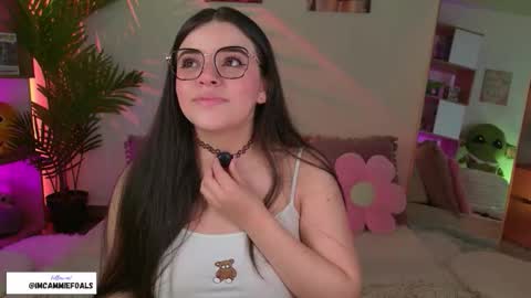 Snapshot of cammiefoalss chatting on 09-15-25, 01:55 Lets reach 200 thumbs up online show from 09-15-25, 01:55