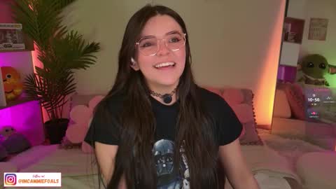 Snapshot of cammiefoalss chatting on 10-06-25, 03:31 Lets reach 200 thumbs up online show from 10-06-25, 03:31