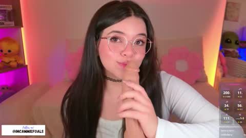 Snapshot of cammiefoalss chatting on 11-09-25, 07:34 Lets reach 200 thumbs up online show from 11-09-25, 07:34