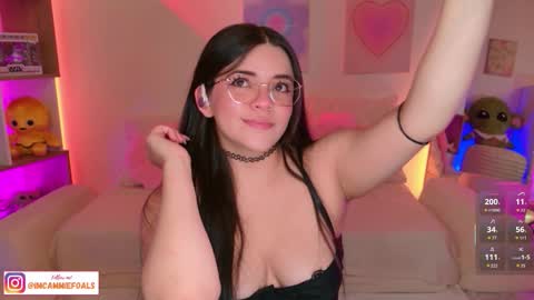 Snapshot of cammiefoalss chatting on 11-11-25, 03:45 Lets reach 200 thumbs up online show from 11-11-25, 03:45