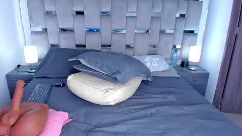 Camila online show from 10-11-25, 01:16