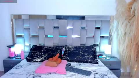 Camila online show from 03-17-26, 04:43