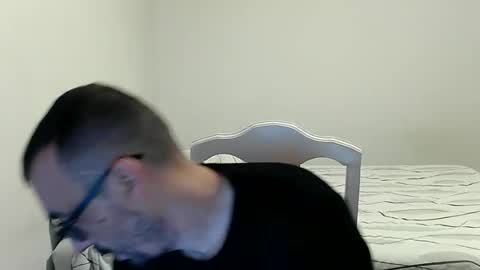 Snapshot of canario2388 chatting on 06-07-26, 06:11 canario2388 online show from 06-07-26, 06:11
