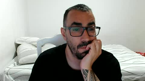 Snapshot of canario2388 chatting on 06-11-26, 06:50 canario2388 online show from 06-11-26, 06:50