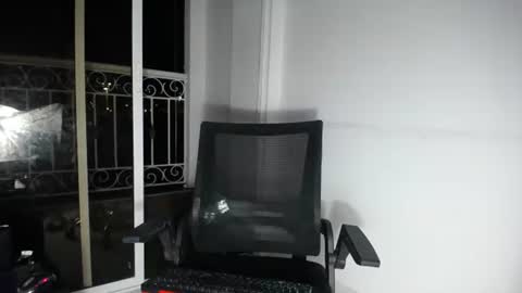 Snapshot of candacesxhot chatting on 01-17-25, 04:06 cumorsmooke online show from 01-17-25, 04:06