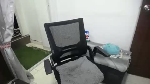 Snapshot of candacesxhot chatting on 01-28-25, 05:32 cumorsmooke online show from 01-28-25, 05:32