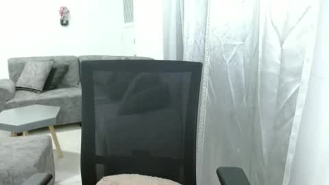 Snapshot of candacesxhot chatting on 12-03-25, 01:46 cumorsmooke online show from 12-03-25, 01:46