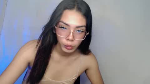 Snapshot of candi_blows chatting on 10-27-25, 04:05 Candi online show from 10-27-25, 04:05