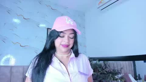 Snapshot of candicewayne chatting on 06-18-26, 11:03 CANDICE WAYNE online show from 06-18-26, 11:03