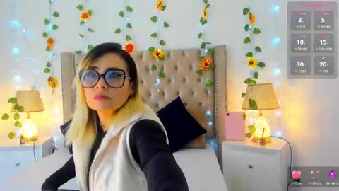 Candie  online show from 09-28-25, 12:43