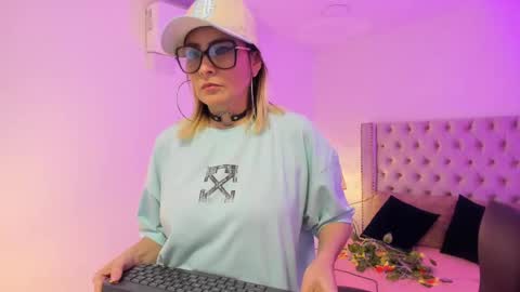 Candie  online show from 10-13-25, 01:22