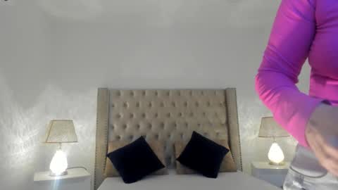 Candie  online show from 12-14-25, 01:49